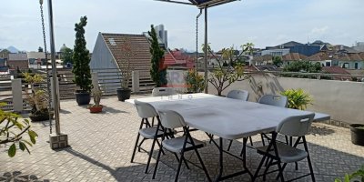 Rumah Singgasana Pradana, minimalis dan siap huni, Bandung