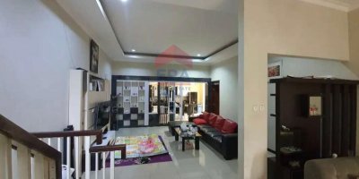 Rumah Singgasana area depan, lokasi aman, Bandung