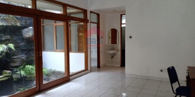 Rumah disewakan Singgasana Pradana, Bandung dekat Tol Toha