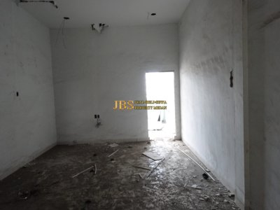 Dijual Ruko Gandeng Ex Bank Jalan Krakatau – 3,5 Lantai, Rp3,2 M